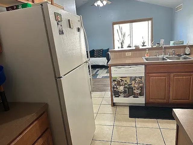 2244 N Shefford Cir — Photo 7