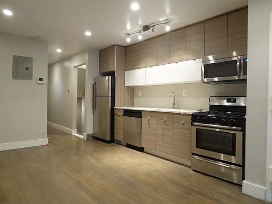 Rented by Arvik Group Real Estate | media 25