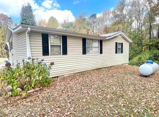 106 Hand Rd, Falkville, AL 35622