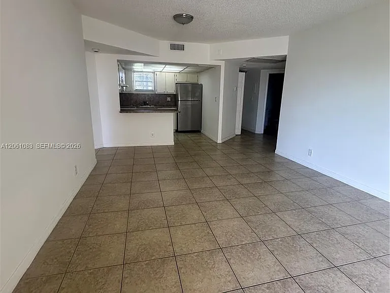 8290 Lake Dr #517 — Photo 4