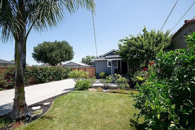 2 bed, 1220 sqft, $3,999 — Photo 2