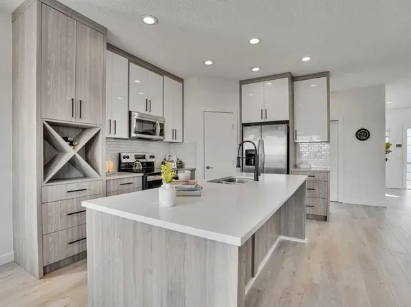 92 Prestwick Heath, Calgary, AB T2Z