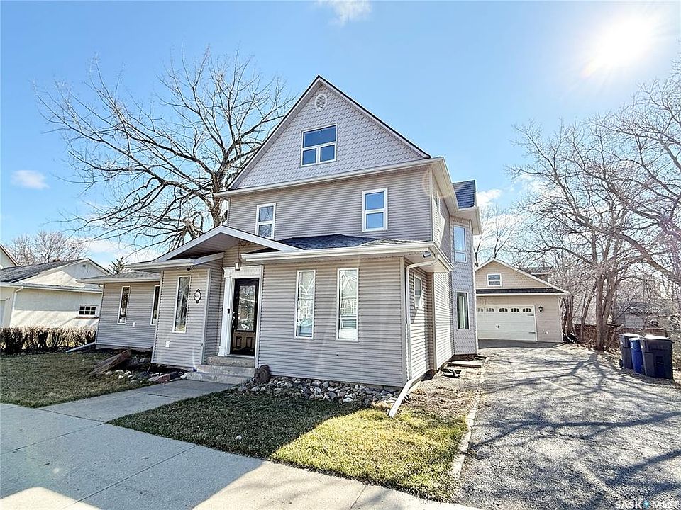 1st image of 408 Assiniboia STREET