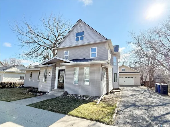 408 Assiniboia STREET, Weyburn, SK S4H 0R6