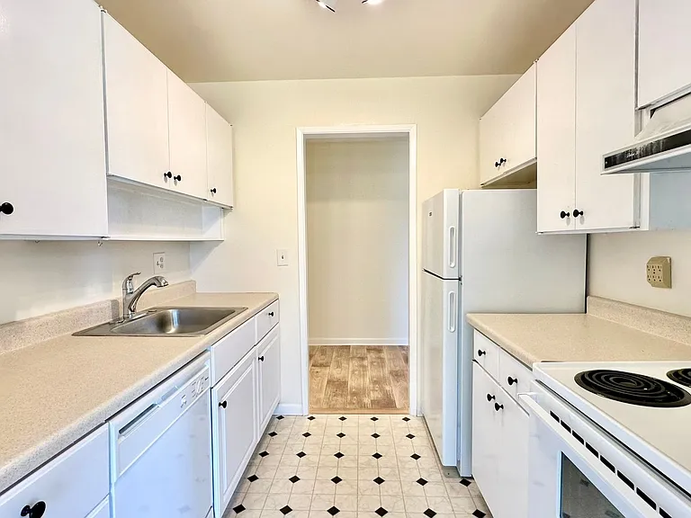 8 Admiral Dr #A227 — Photo 5