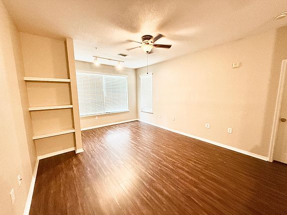 3rd image of 6137 Metrowest Blvd #104-1