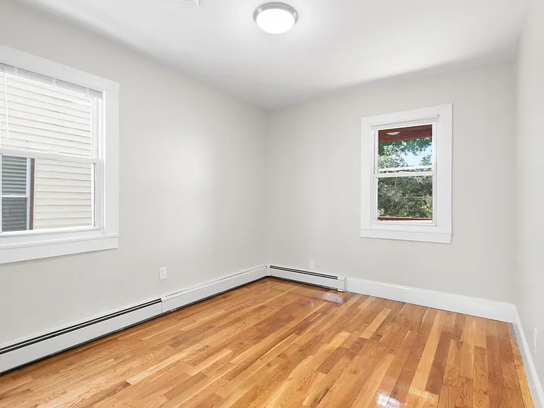 19 Crowell St #2 — Photo 4