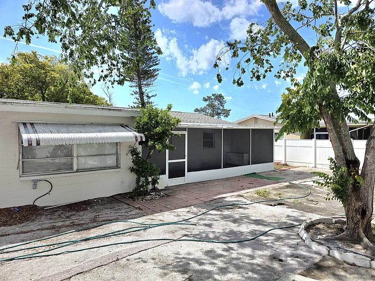 9302 Dresden Ln — Photo 10