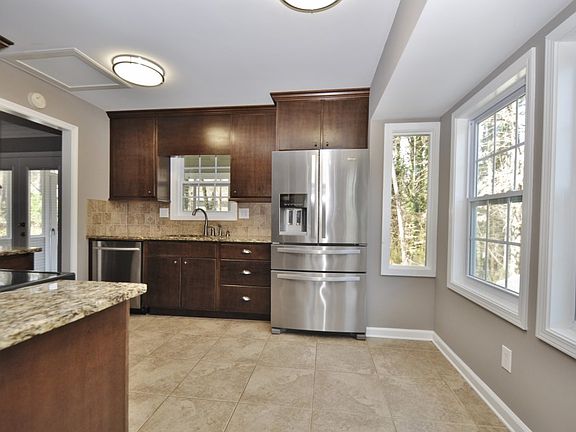 4th image of 3975 Fairington Dr