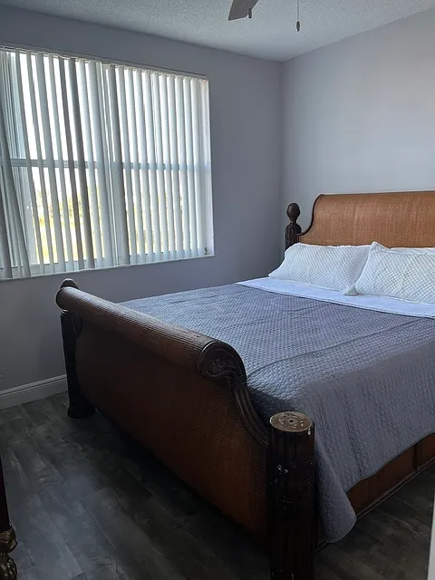 3 bed, 1200 sqft, $2,500 — Photo 3