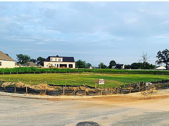 5th image of 125 Lake Breeze Dr