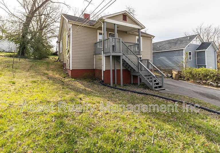 218 W Columbia Ave — Photo 2