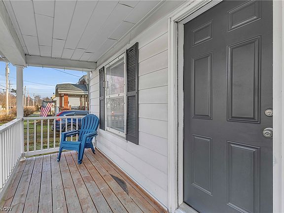 2nd image of 642 Nutwood Ave