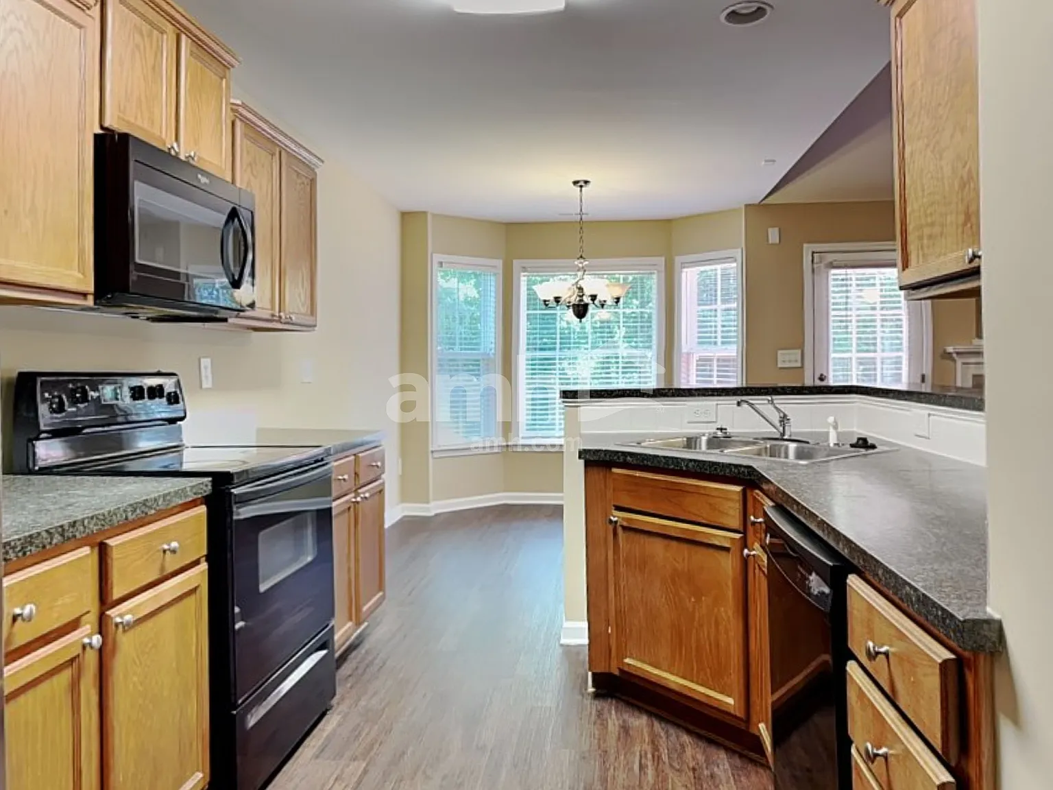3 bed, 2.0 bath, 1388 sqft, $1,880 — Photo 3