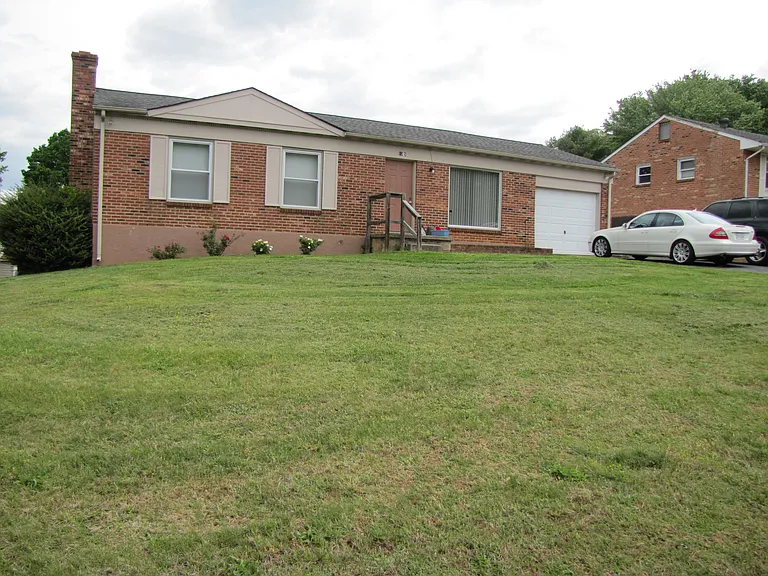 1305 Gilmore Cir — Photo 8