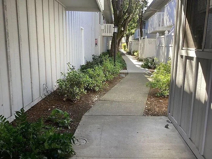 445 S E St #17 — Photo 13