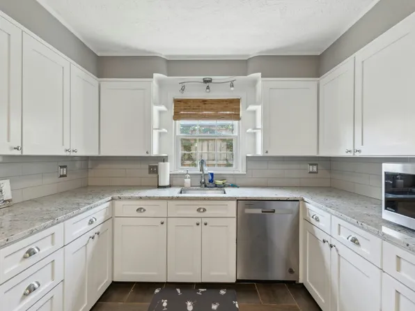 1101 Glenwood Ave, Nichols Hills, OK 73116