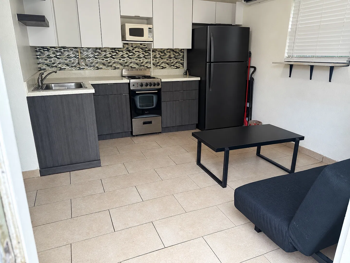 Studio, 400 sqft, $1,275 — Photo 3