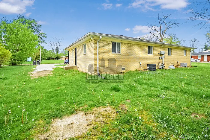 1213 Taylor Dr E — Photo 4