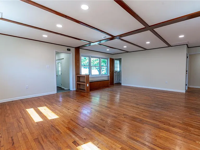 6350 Robin Ln — Photo 3