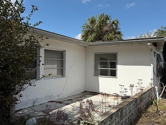 5th image of 5819 Howard Ln