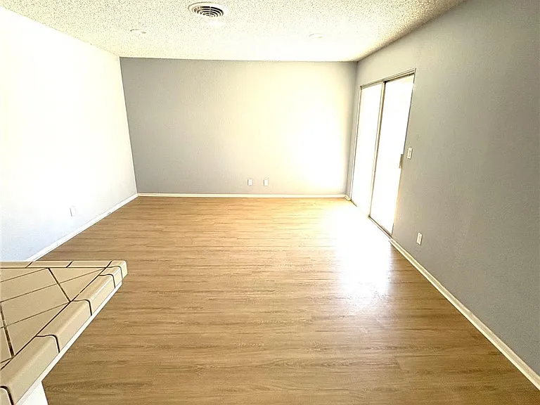504 Heyer St — Photo 2
