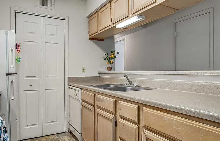 Whispering Lake Apartments — Photo 6