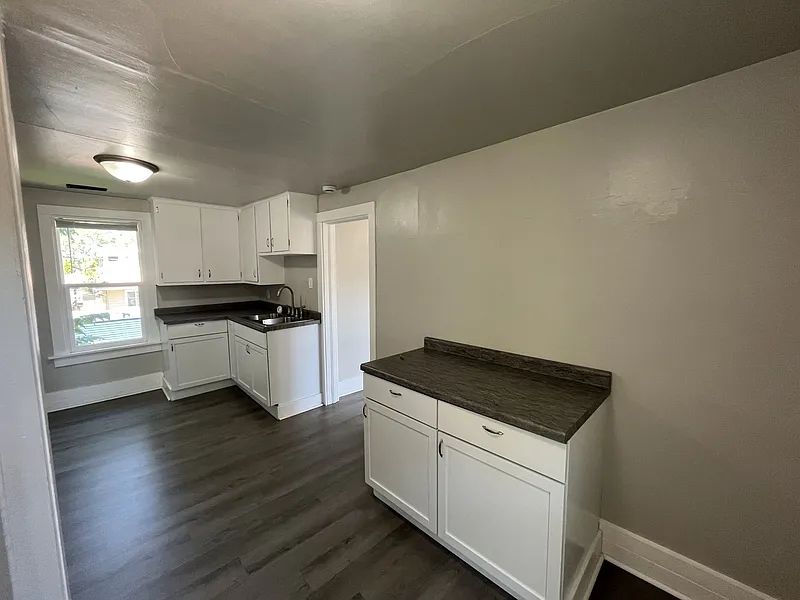 2 bed, 1.0 bath, $879 — Photo 4