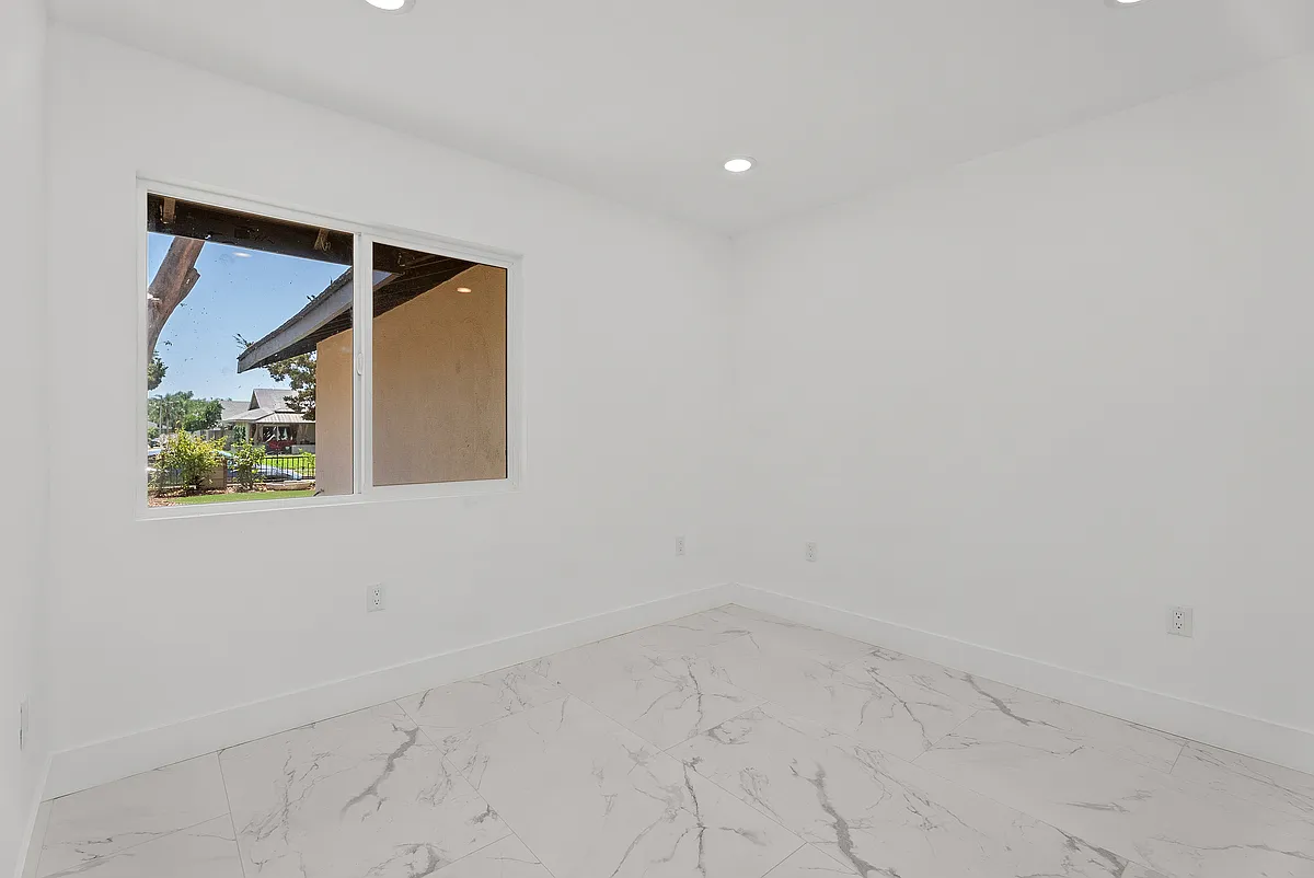 3 bed, 1485 sqft, $5,500 — Photo 2
