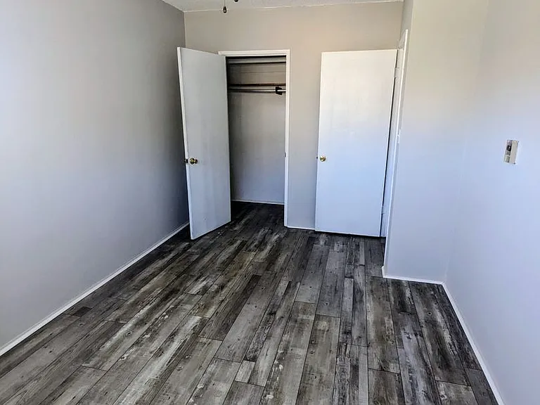 2237 Rose Ave — Photo 10