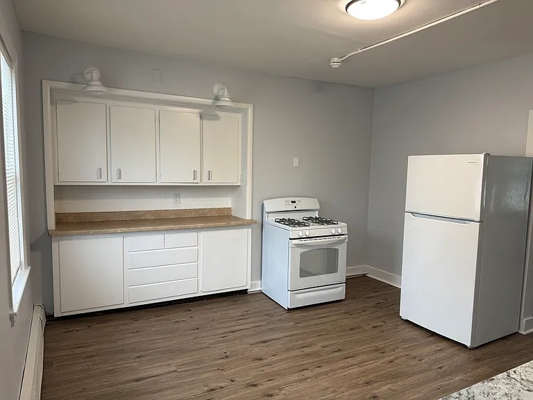 34 Amsterdam St #2R — Photo 2