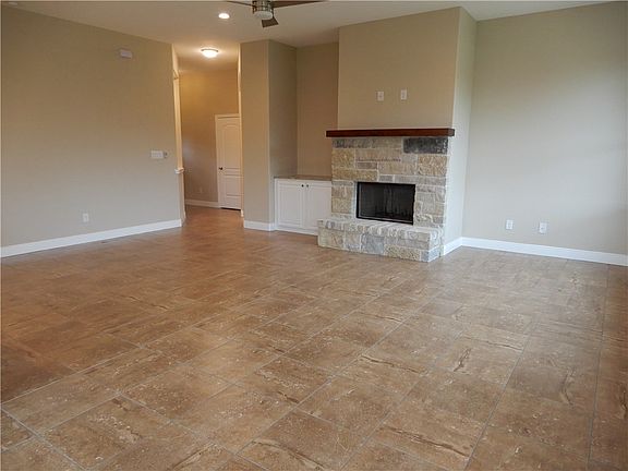 2nd image of 384 Nene Ln