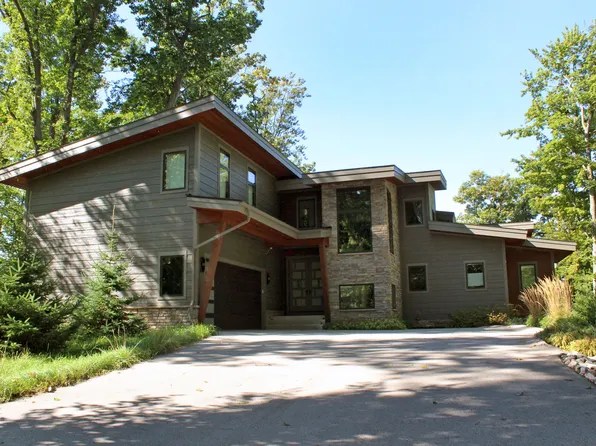 2477 Scenic Dr, Muskegon, MI 49445
