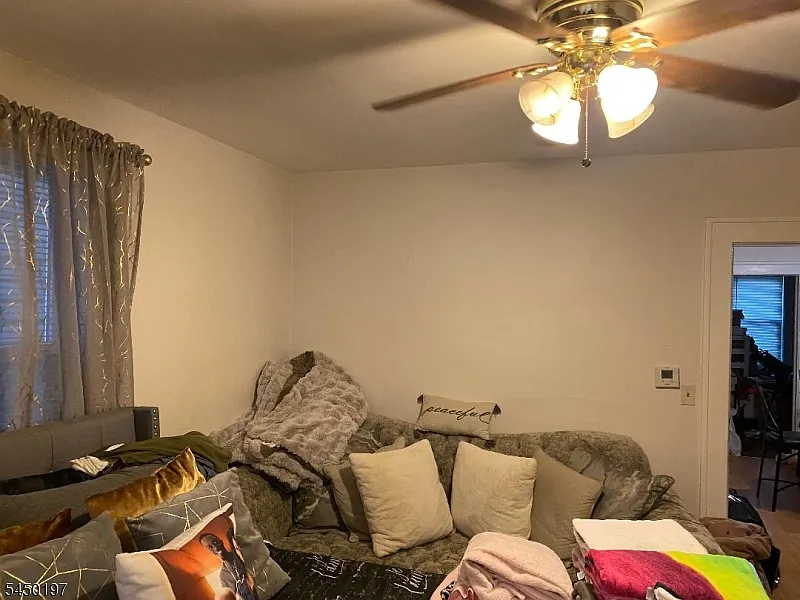 2 bed, 1.0 bath, $1,895 — Photo 2