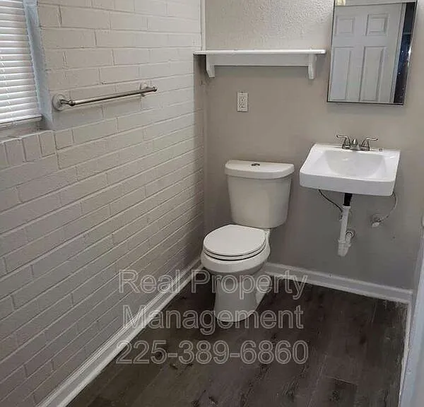 1121 Aster St #5 — Photo 6