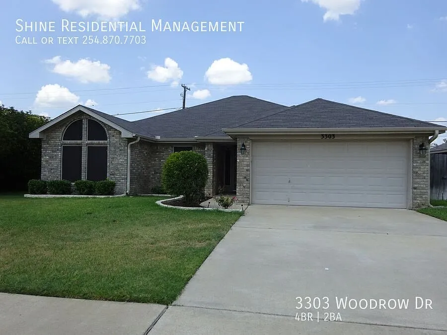 Well kept home close to shopping — Photo 1