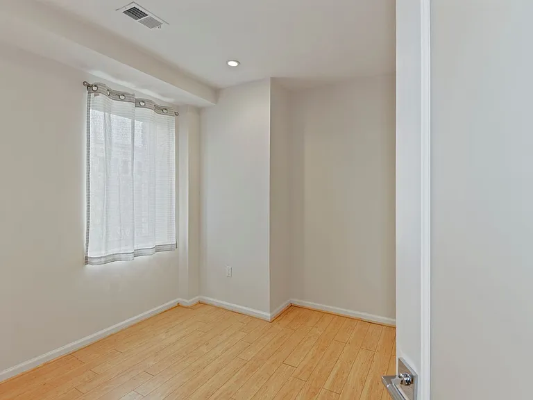 329 Rhode Island Ave NE #103 — Photo 24
