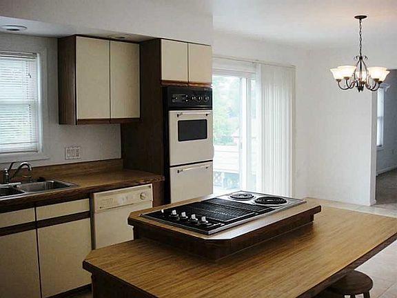 5th image of 126 Chapel View Dr
