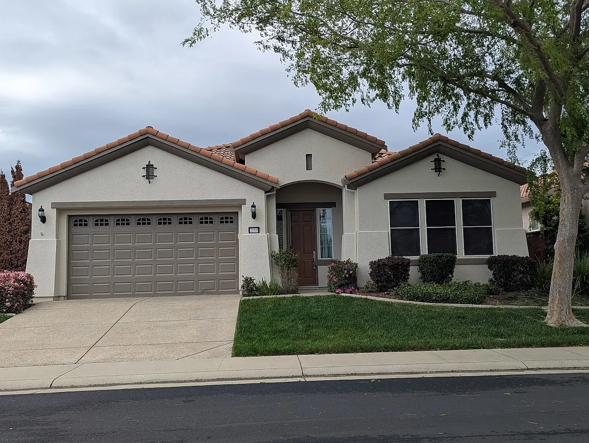 3 bed, 2.5 bath, 2385 sqft, $2,995 — Photo 1