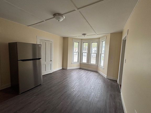 5th image of 61A Chestnut St