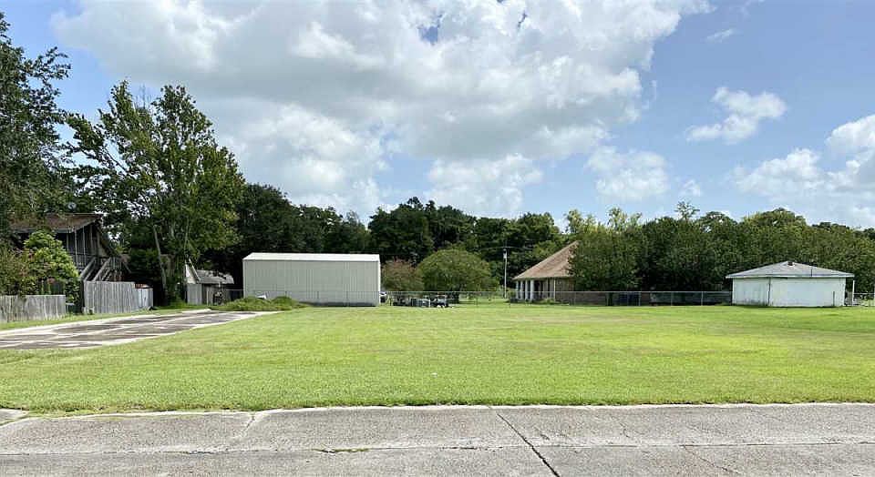 1st image of 903 Old Natalie Dr