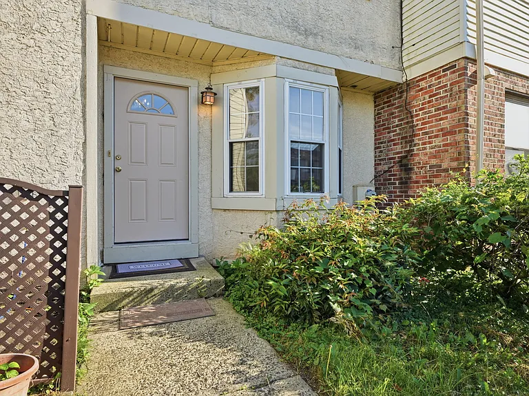 272 Hudson Ct — Photo 25