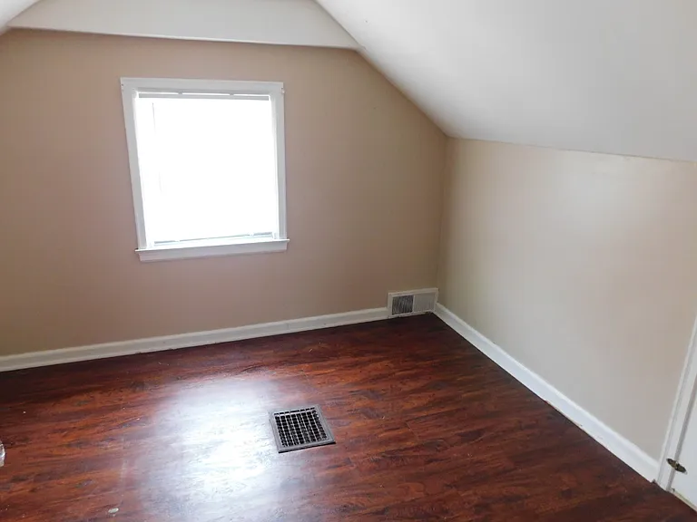 22615 Maxine St — Photo 7