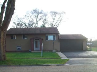 698 Briar Rd, Wauconda, IL 60084