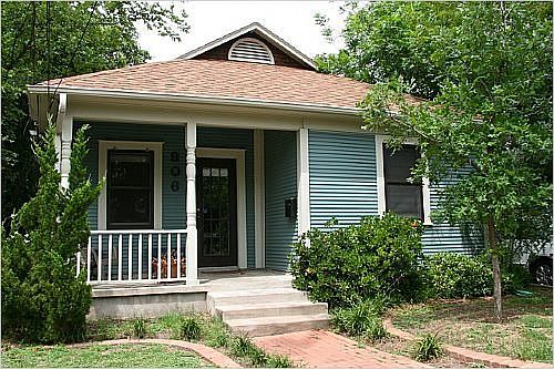 2nd image of 806 E 44th St