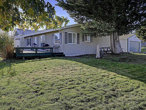 2nd image of 1502 Country Club Dr