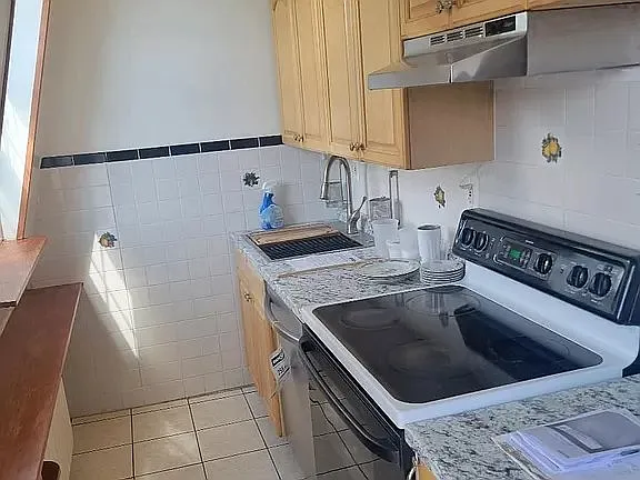3 bed, 1.0 bath, 1200 sqft, $3,475 — Photo 3