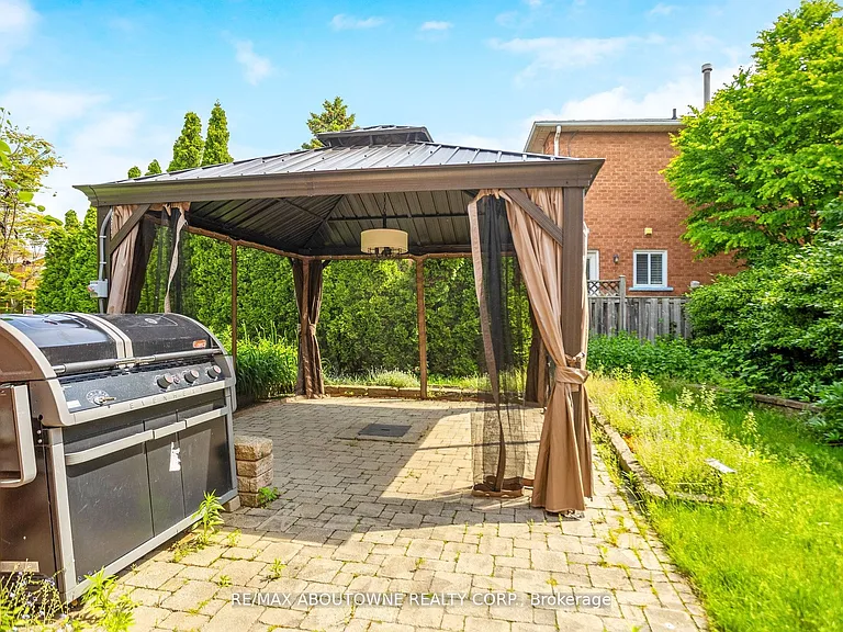 2235 Grenville Dr — Photo 36