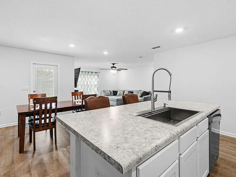417 Scarborough St — Photo 17