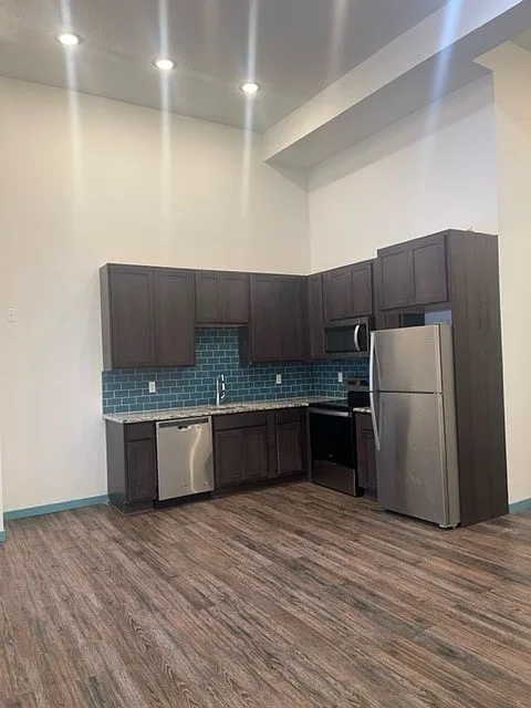 2 bed, 1200 sqft, $2,100 — Photo 4